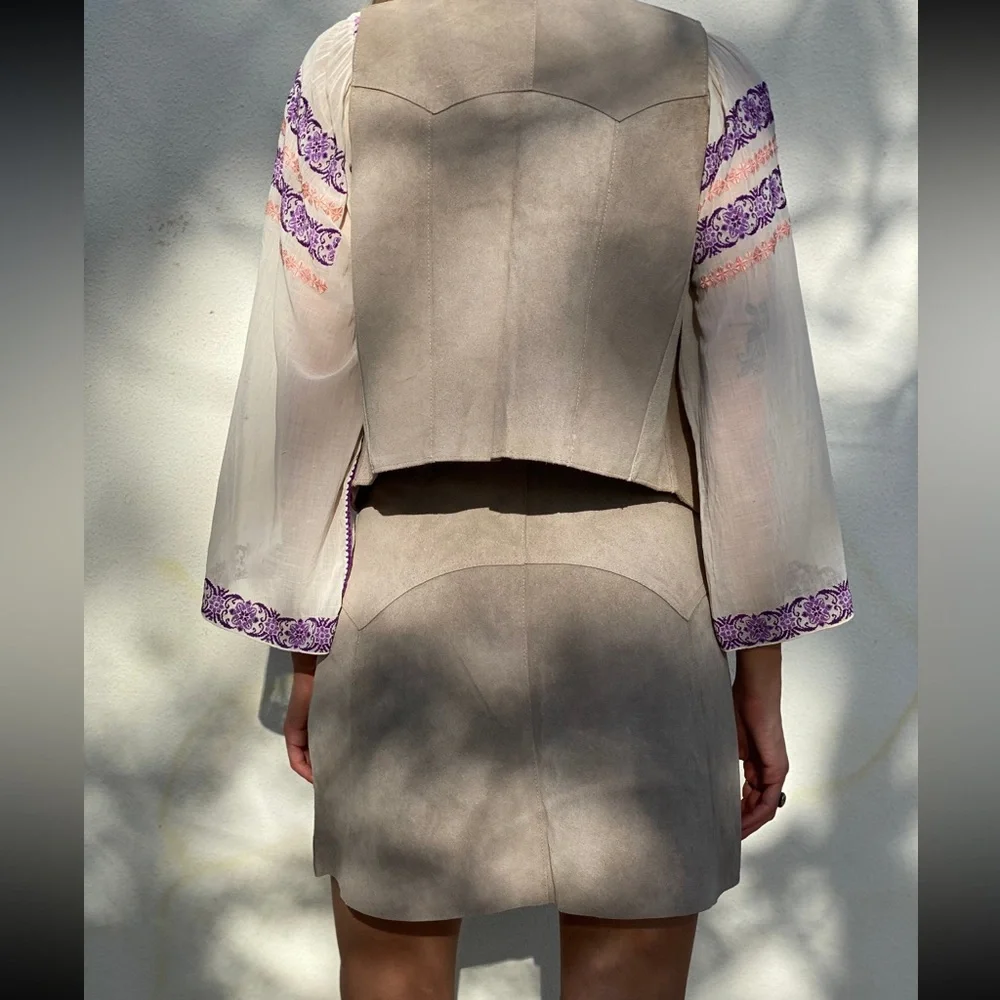 RARE vintage Two-Piece 60s/70s suede skirt set - Picture 3 of 8